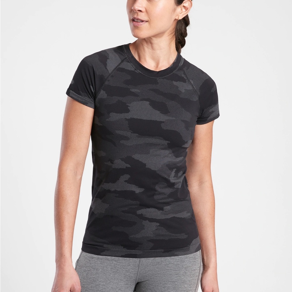 athleta camouflage activewear T-shirt